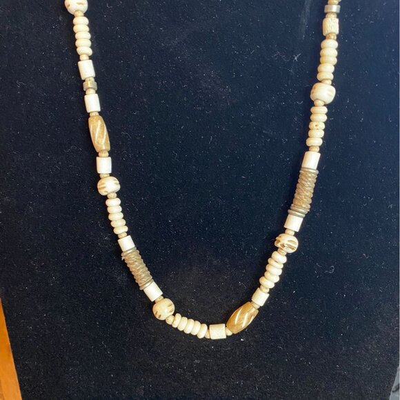 17" Necklace Shell Beads Vintage Jewelry - Picture 2 of 4